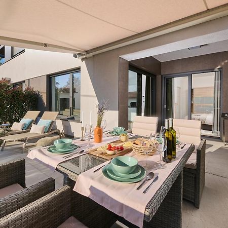 Brand New 1 Bedroom Apartment With Backyard Near The Beach! Poreč Buitenkant foto