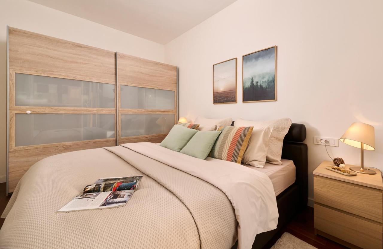 Brand New 1 Bedroom Apartment With Backyard Near The Beach! Poreč Buitenkant foto