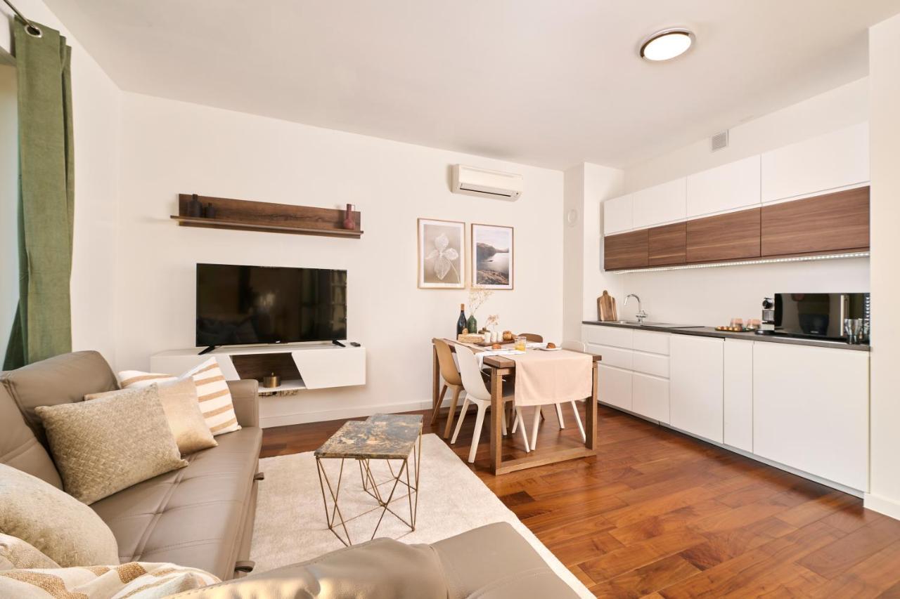 Brand New 1 Bedroom Apartment With Backyard Near The Beach! Poreč Buitenkant foto